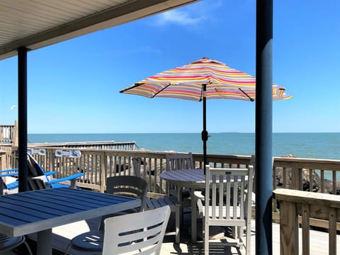 Enjoy the beautiful lake view and breeze from the deck.
