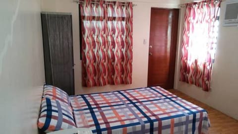 Basic Studio | Desk, free WiFi, bed sheets