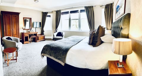 Superking Double Room | Iron/ironing board, bed sheets