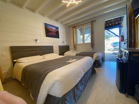 1 bedroom, desk, free WiFi, bed sheets