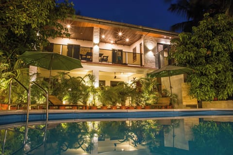 Outdoor pool, pool umbrellas, sun loungers