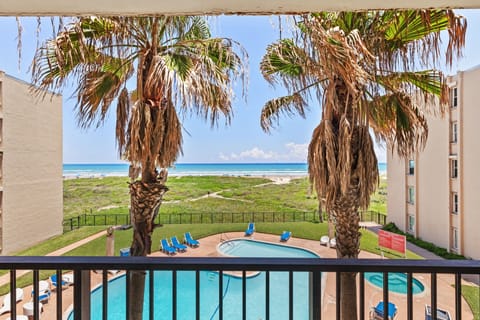 Condo, 2 Bedrooms | Property grounds