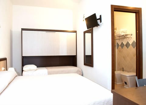 Double or Twin Room, Private Bathroom | Desk, soundproofing, free cribs/infant beds, free WiFi