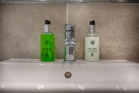 Classic Single Room | Bathroom | Free toiletries, hair dryer, bathrobes, slippers