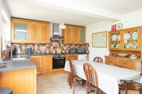 The kitchen - the map on the wall shows lots of Purbeck beauty spots.