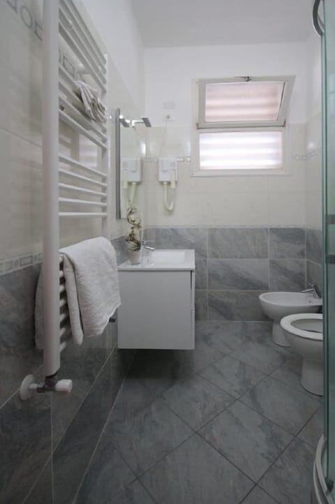 Quadruple Room | Bathroom | Hair dryer