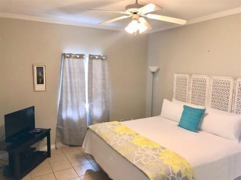 Romar Lakes 203B, 2 Bedroom 2 Bathroom. 2nd Floor. Sleeps 4. Managed by Island Rentals