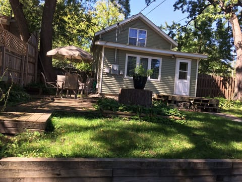 Patio with 
private backyard 