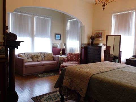 Standard Room, 1 Bedroom, Non Smoking (Elizabeth's Room) | Individually decorated, individually furnished, iron/ironing board