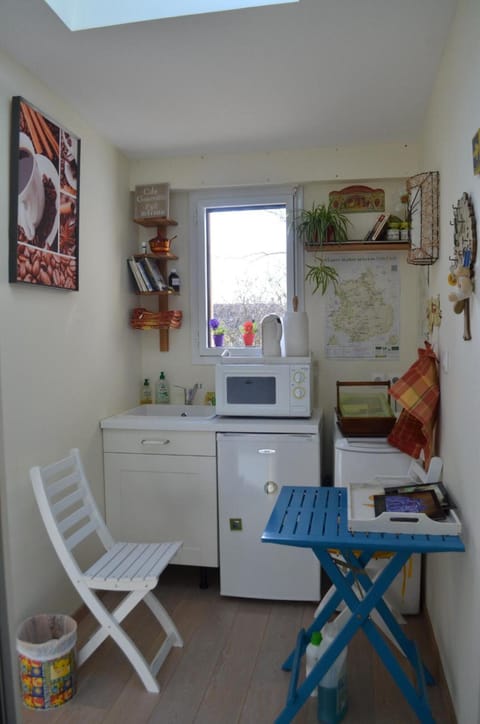 Shared fridge, microwave, coffee/tea maker, cookware/dishes/utensils