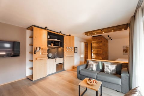 Classic Chalet | Private kitchen | Fridge, microwave, dishwasher, coffee/tea maker