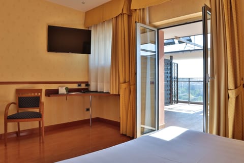 Down comforters, minibar, in-room safe, desk