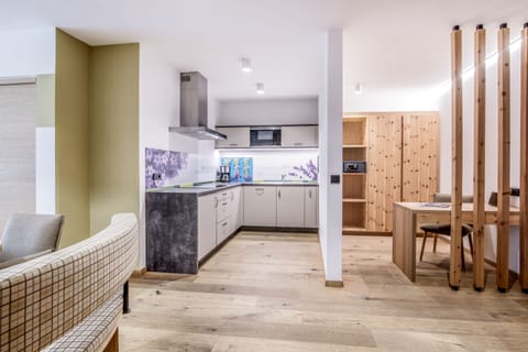 Apartment, 2 Bedrooms | Private kitchen