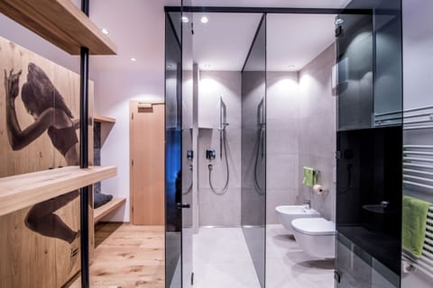 Double Room | Bathroom | Hair dryer, bathrobes, slippers, bidet