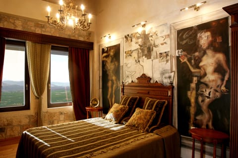 Gallery Suite, 1 King Bed with Sofa bed, Jetted Tub, Lake View (55 m²) | Living area | Flat-screen TV, DVD player