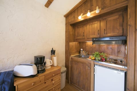 Fully equipped kitchen with a dishwasher