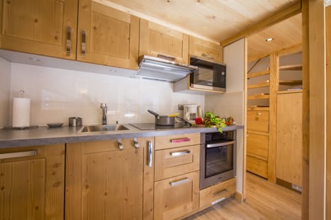 Well equipped kitchen with a dishwasher