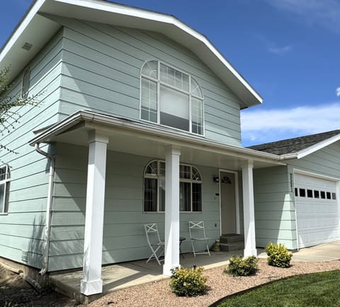 Beautiful 3 bedroom, 2 bath home