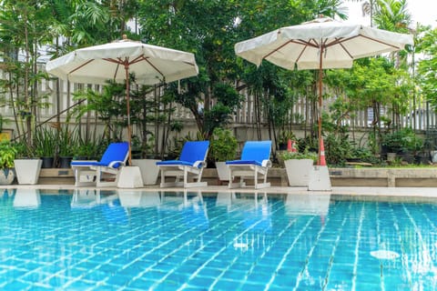 Outdoor pool, pool umbrellas, sun loungers