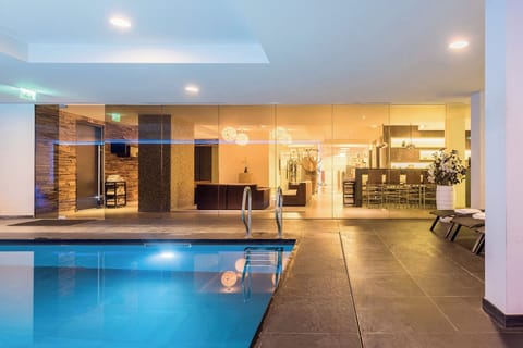 Indoor pool, sun loungers