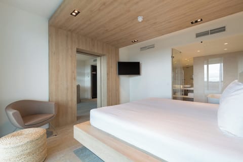 Minibar, in-room safe, soundproofing, iron/ironing board