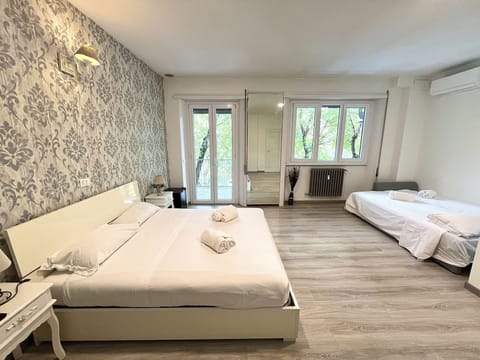 Room, Ensuite | Desk, free WiFi, bed sheets
