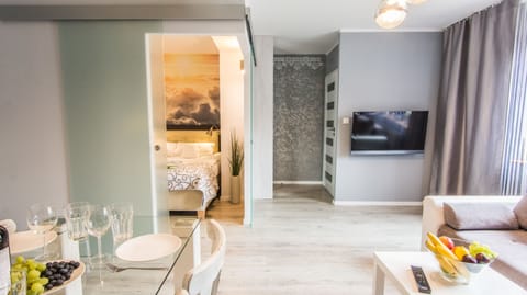 Deluxe Apartment, 1 Bedroom | 1 bedroom, iron/ironing board, free cribs/infant beds, travel crib