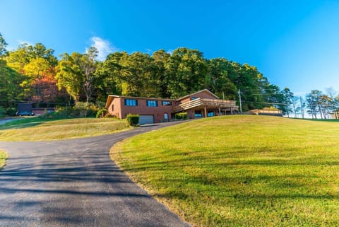Experience the beauty of the Laurel Highlands. Book your mountain getaway today.
We offer the most unique collection of vacation homes in Laurel Highlands. From a cozy couple's getaway to a sprawling 400-acre private retreat, we have the perfect accommodations for your destination getaway.