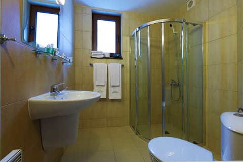 Villa, 2 Bedrooms | Bathroom | Shower, free toiletries, hair dryer, towels