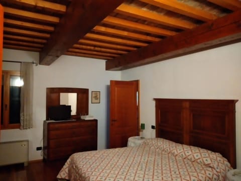 Double or Twin Room, Garden View | Laptop workspace, free WiFi, bed sheets