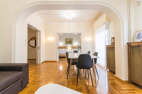 Apartment (Victoria Queens Paradise near Metro) | In-room dining
