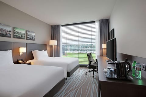 Twin Room, 2 Twin Beds | 1 bedroom, Select Comfort beds, in-room safe, desk