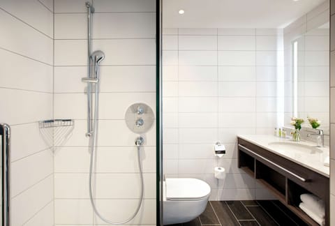 Shower, free toiletries, hair dryer, bathrobes