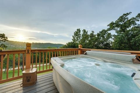 Blue Eye Vacation Rental | 2BR | 2BA | 2 Stories | 1,450 Sq Ft