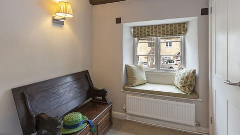 Bedroom 2, 14 Vineyard Street, Bolthole Retreats