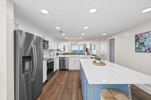 Full Size Kitchen with island seating