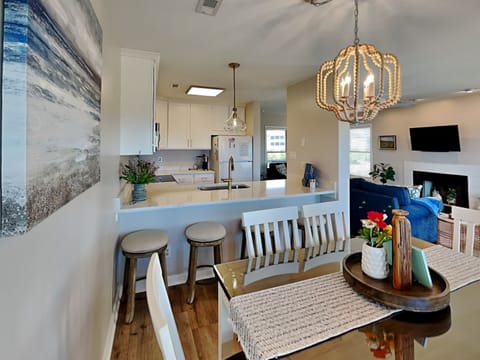 Kitchen & Dining Area