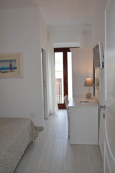 Exclusive Double Room, Balcony, Sea View | Room amenity