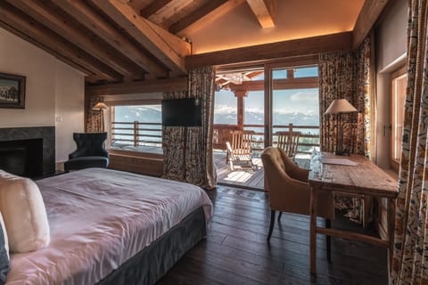 Apartment (Prestige) | Egyptian cotton sheets, premium bedding, down comforters, pillowtop beds