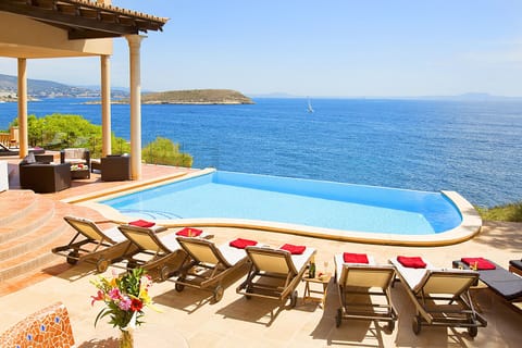 Pool and sea