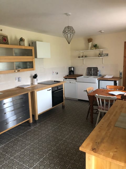 Kitchen with dishwasher, oven, hob, fridge and freezer
