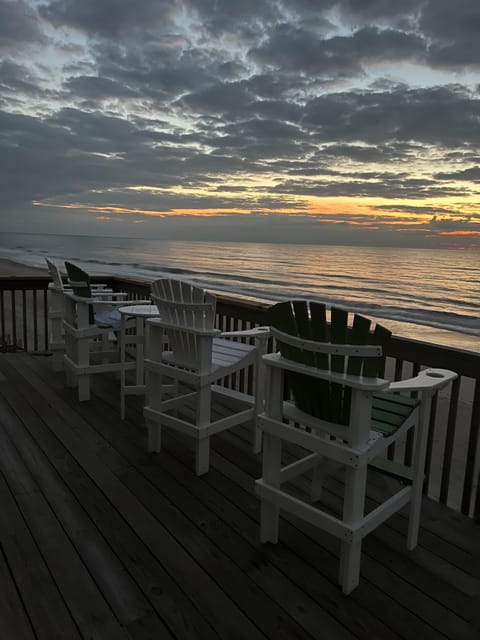 Oceanfront Sunset Views