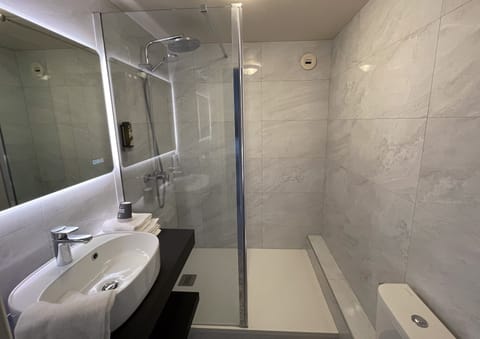 Desk, free WiFi, bed sheets, wheelchair access