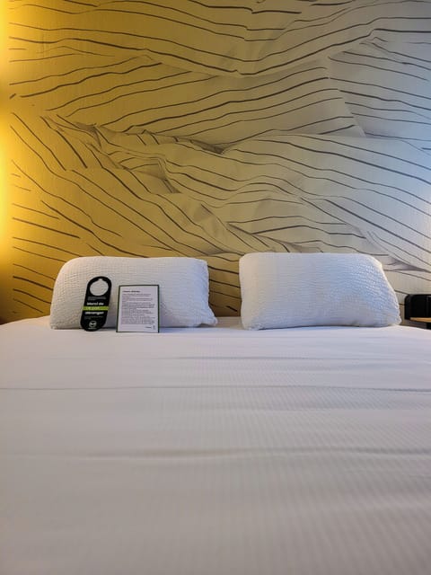 Tempur-Pedic beds, individually decorated, individually furnished, desk