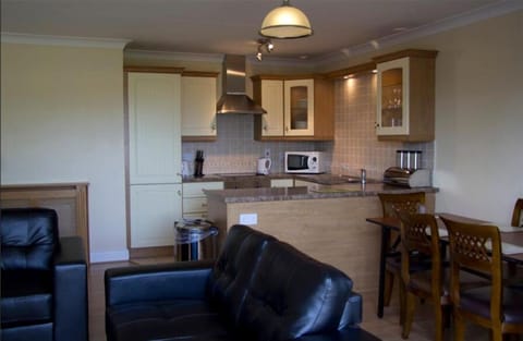 House, 3 Bedrooms | Living room | Flat-screen TV, DVD player