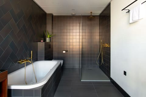 Superior Double Room | Bathroom