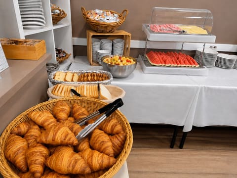 Daily buffet breakfast for a fee