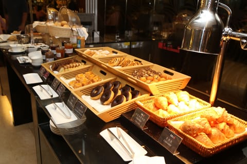 Daily buffet breakfast for a fee