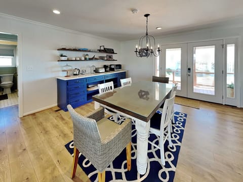 Dining Area - Deck Access