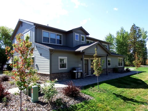 620 A S Division
Your Unit is on the street side.